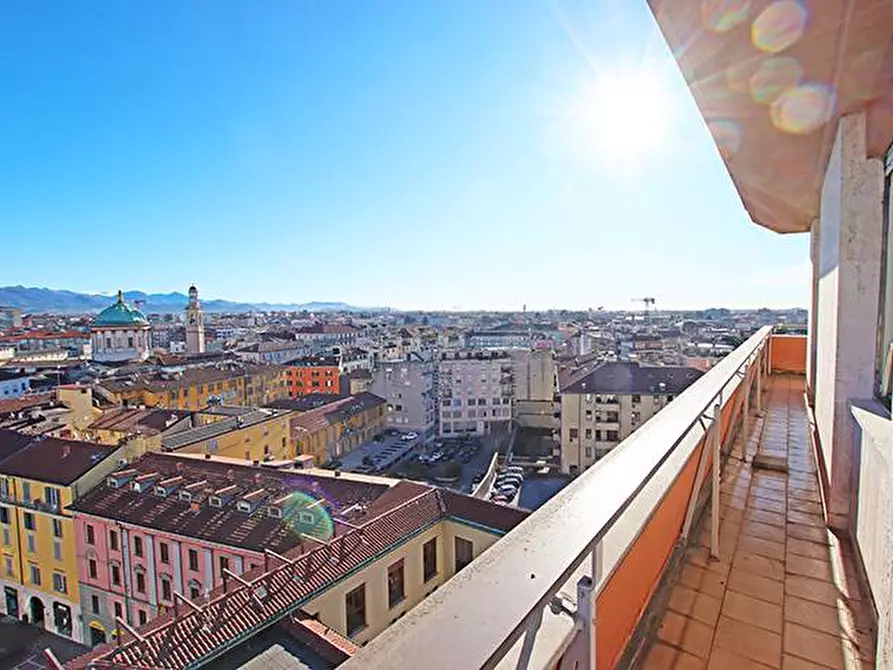 Immagine 12 di Attico in vendita  in via Tiraboschi a Bergamo