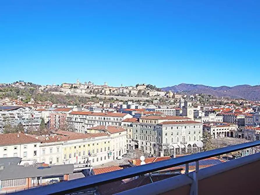 Immagine 16 di Attico in vendita  in via Tiraboschi a Bergamo