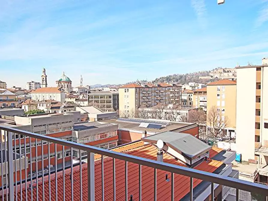 Immagine 7 di Attico in vendita  in via A. Maj a Bergamo