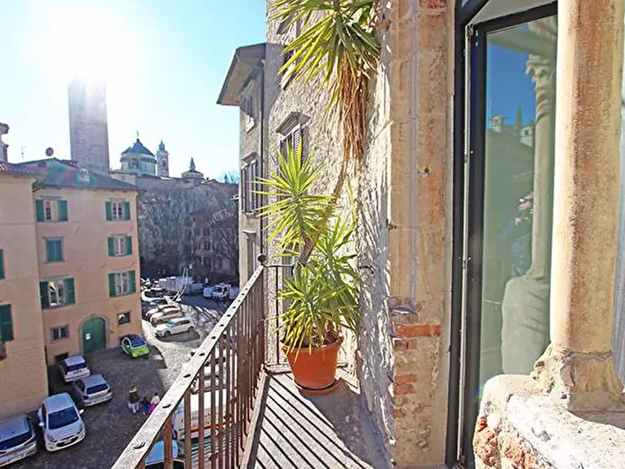 Immagine 3 di Appartamento in vendita  in piazza mercato del fieno a Bergamo