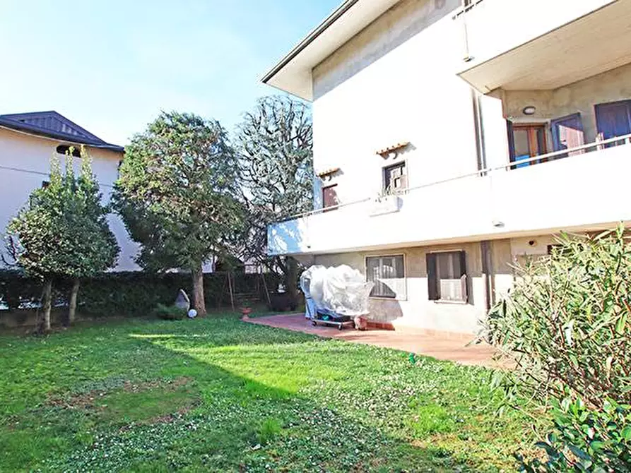 Immagine 3 di Villa in vendita  in via Santo Jesus 7 a Curno