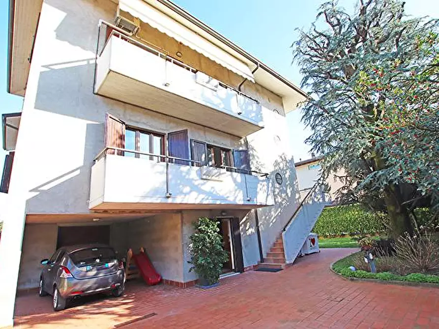 Immagine 5 di Villa in vendita  in via Santo Jesus 7 a Curno