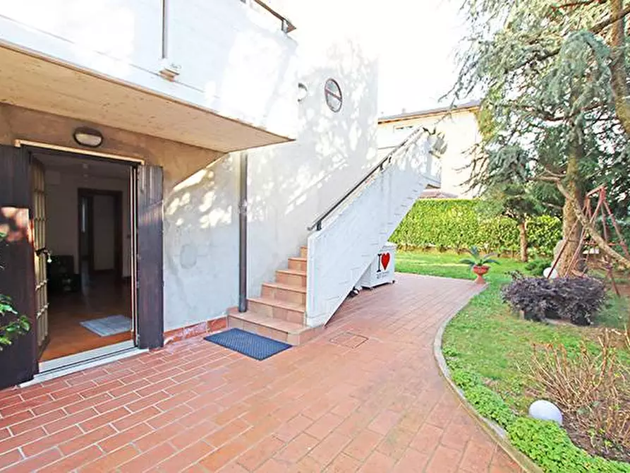 Immagine 7 di Villa in vendita  in via Santo Jesus 7 a Curno