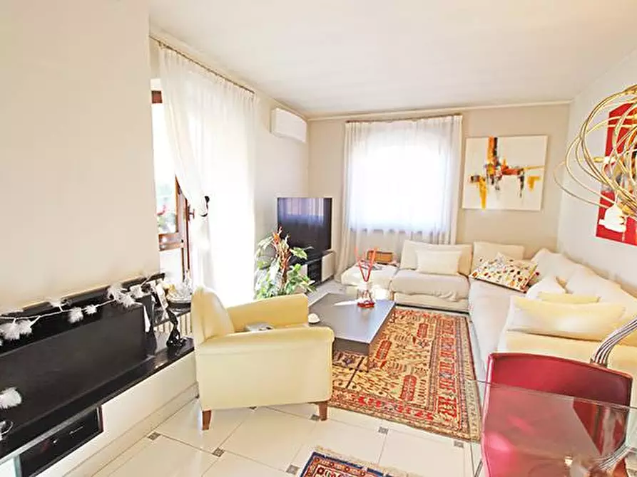 Immagine 14 di Villa in vendita  in via Santo Jesus 7 a Curno