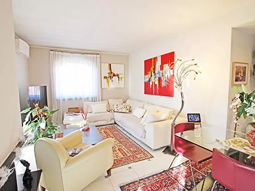 Immagine 16 di Villa in vendita  in via Santo Jesus 7 a Curno