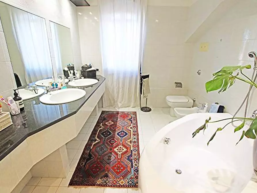 Immagine 23 di Villa in vendita  in via Santo Jesus 7 a Curno