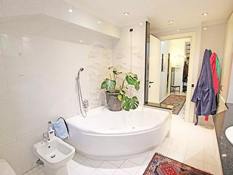 Immagine 25 di Villa in vendita  in via Santo Jesus 7 a Curno