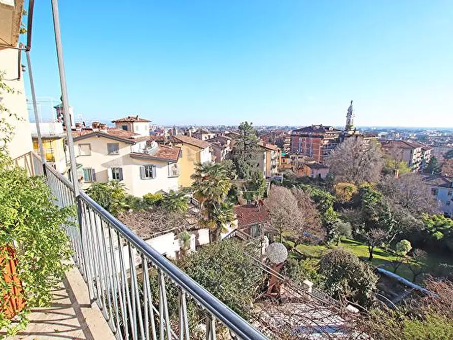 Immagine 10 di Casa indipendente in vendita  in viale Vittorio emanuele a Bergamo