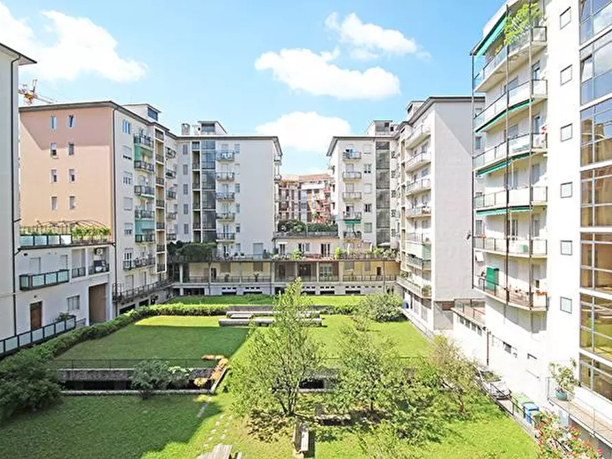 Immagine 38 di Appartamento in vendita  in via statuto 18 a Bergamo