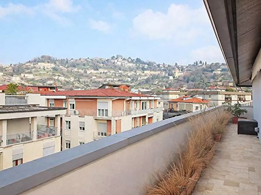 Immagine 1 di Attico in vendita  in via panseri a Bergamo