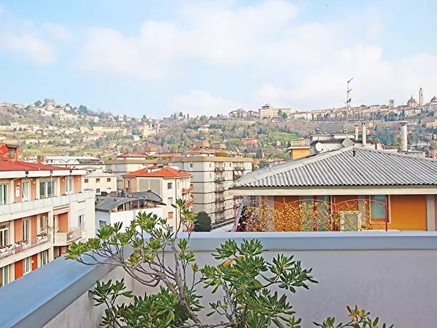 Immagine 4 di Attico in vendita  in via panseri a Bergamo