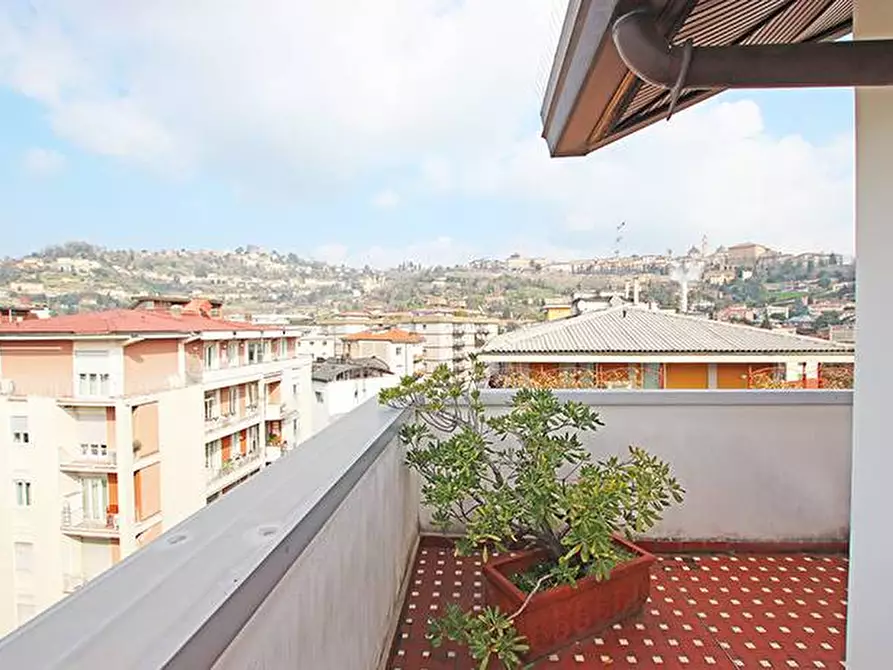 Immagine 5 di Attico in vendita  in via panseri a Bergamo