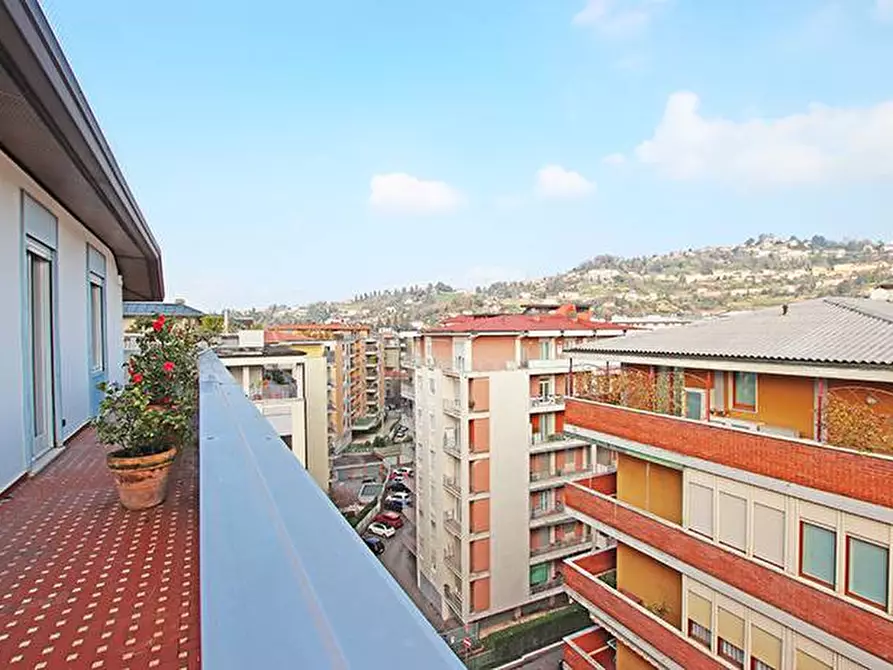 Immagine 11 di Attico in vendita  in via panseri a Bergamo