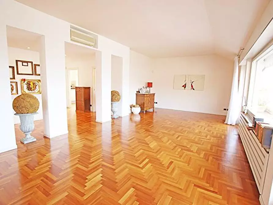 Immagine 15 di Attico in vendita  in via panseri a Bergamo