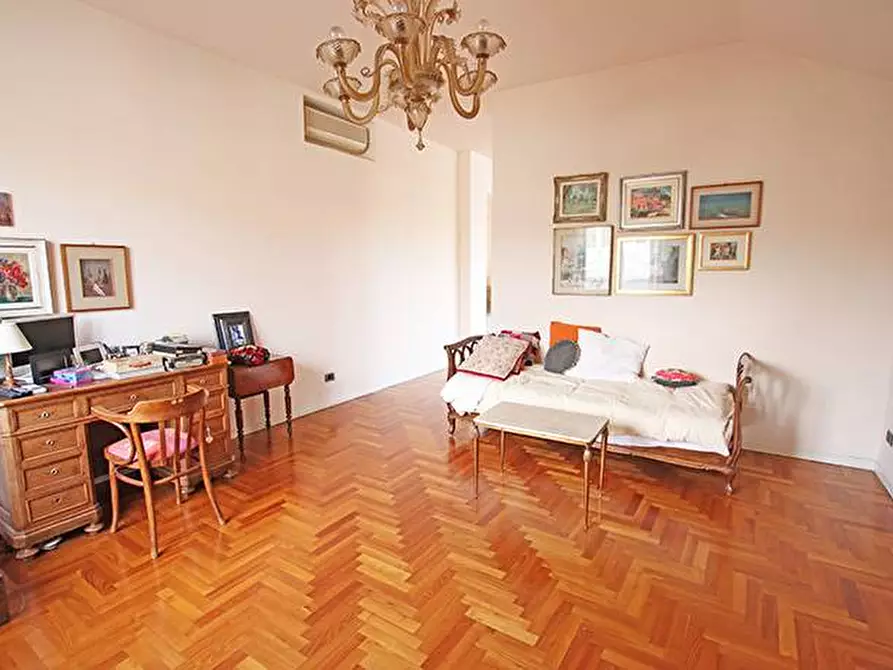 Immagine 31 di Attico in vendita  in via panseri a Bergamo