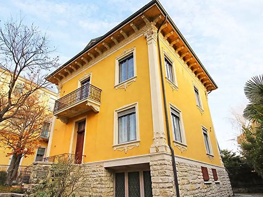 Immagine 2 di Villa in vendita  in via santa lucia a Bergamo