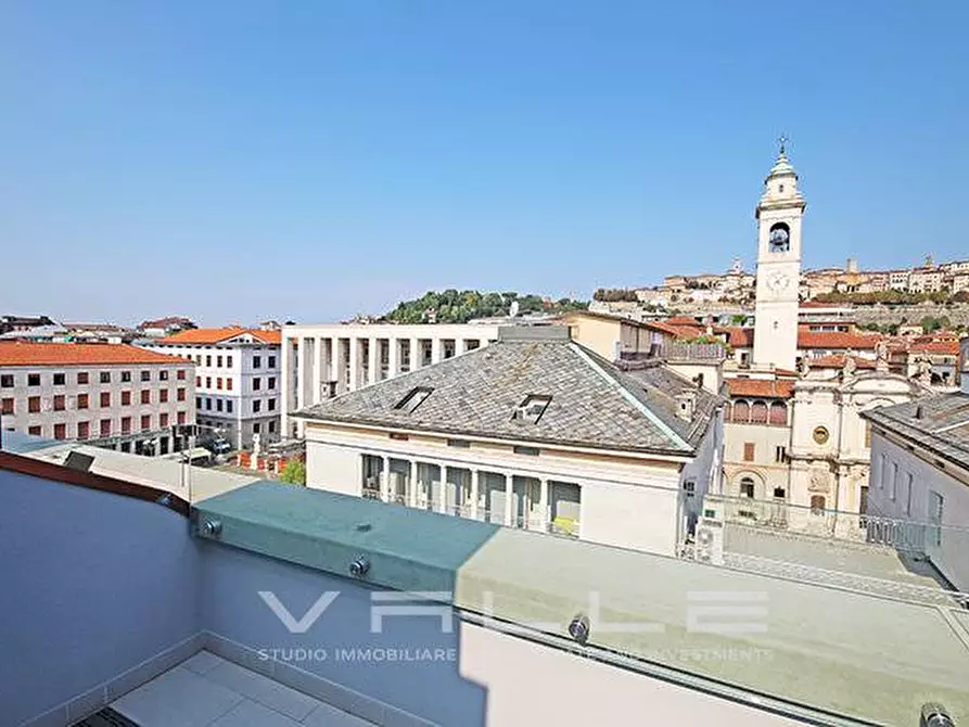 Immagine 1 di Attico in affitto  in via partigiani a Bergamo