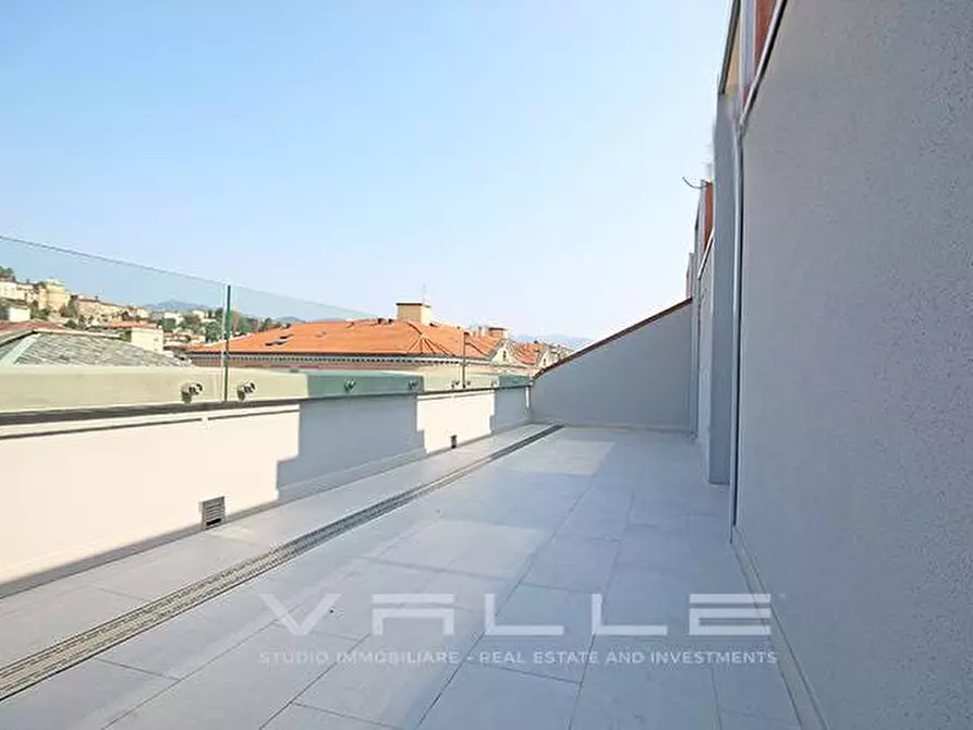 Immagine 3 di Attico in affitto  in via partigiani a Bergamo