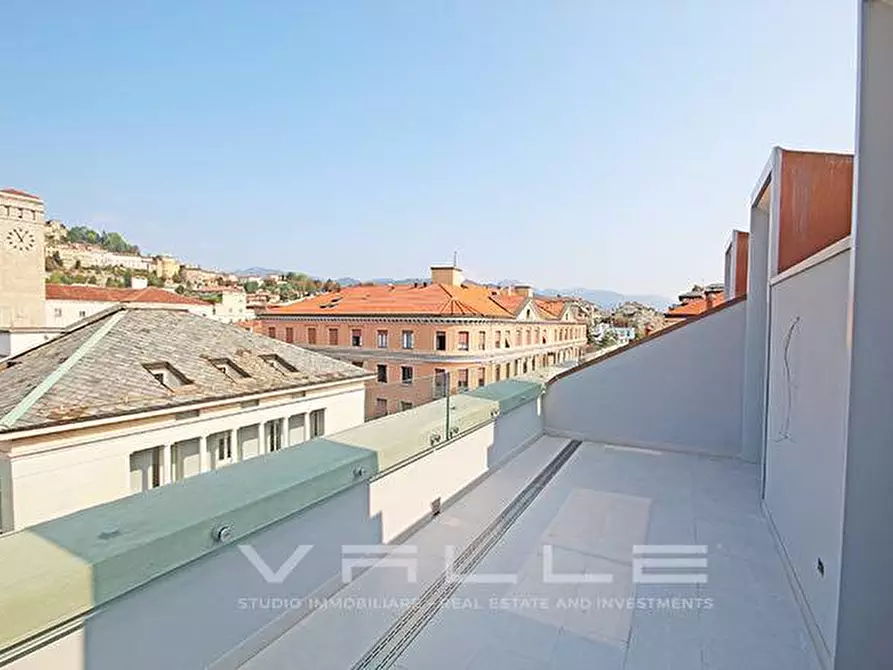 Immagine 5 di Attico in affitto  in via partigiani a Bergamo