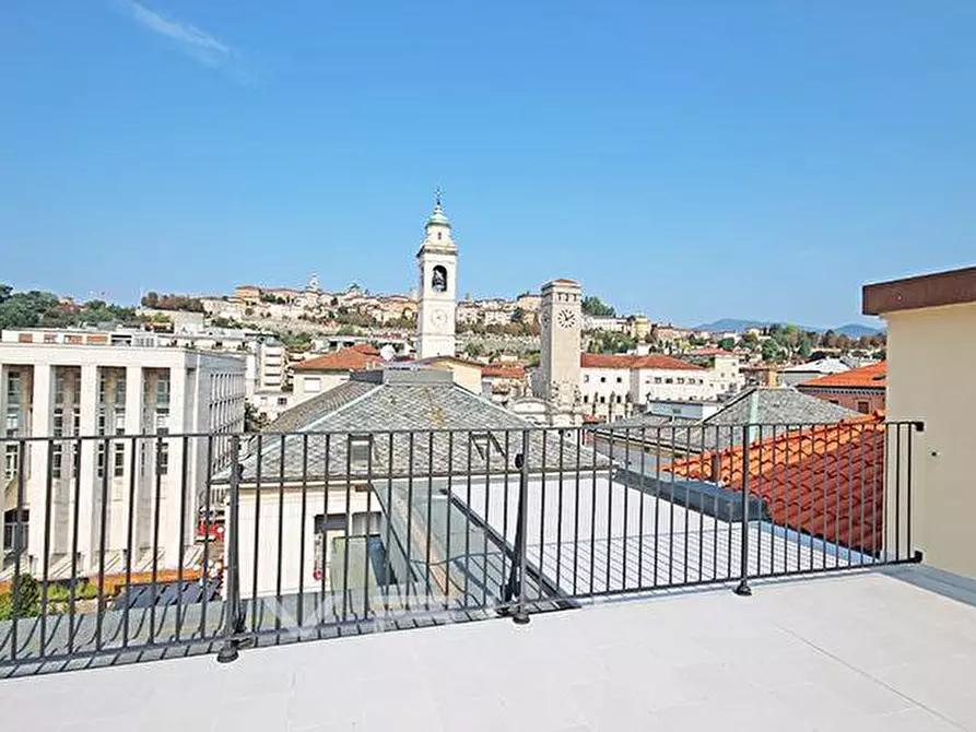 Immagine 4 di Attico in affitto  in via partigiani a Bergamo