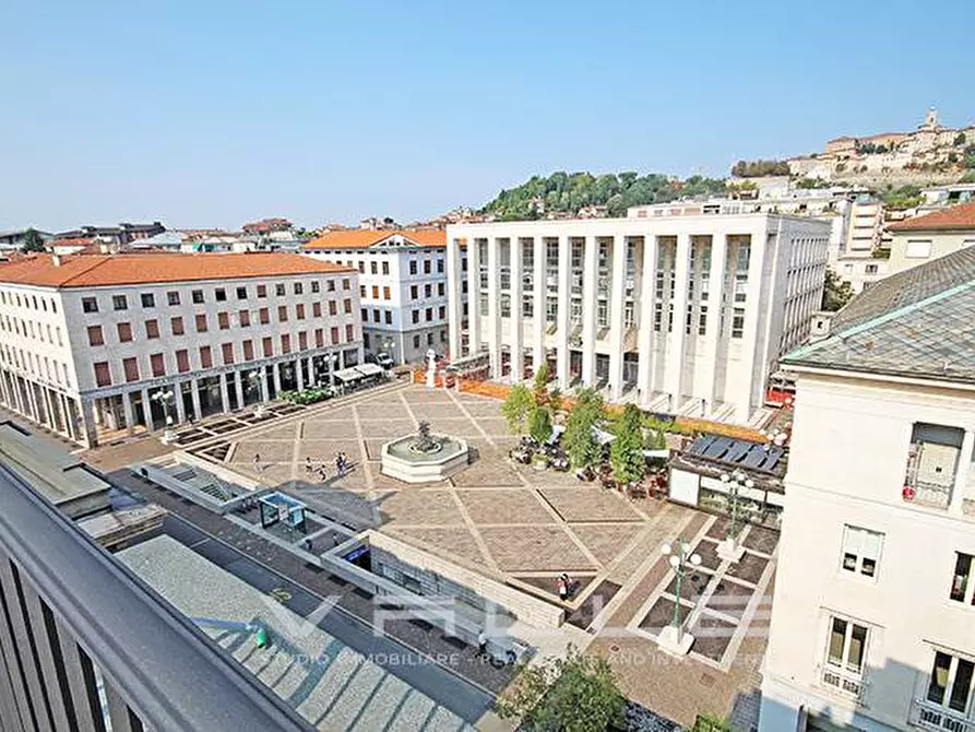 Immagine 6 di Attico in affitto  in via partigiani a Bergamo