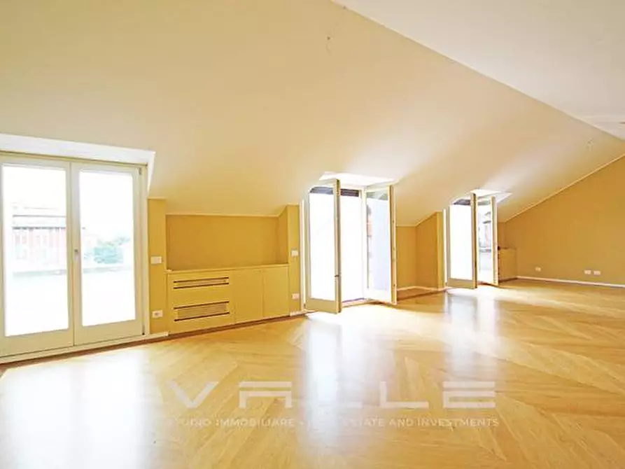 Immagine 10 di Attico in affitto  in via partigiani a Bergamo