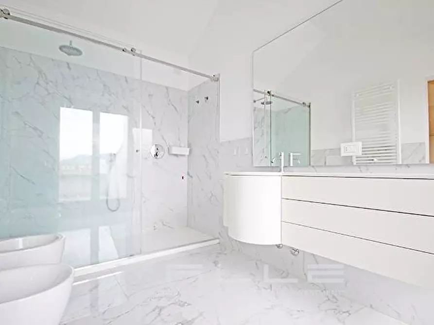 Immagine 17 di Attico in affitto  in via partigiani a Bergamo