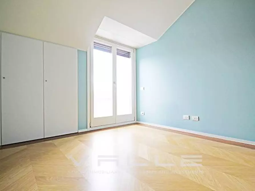 Immagine 19 di Attico in affitto  in via partigiani a Bergamo