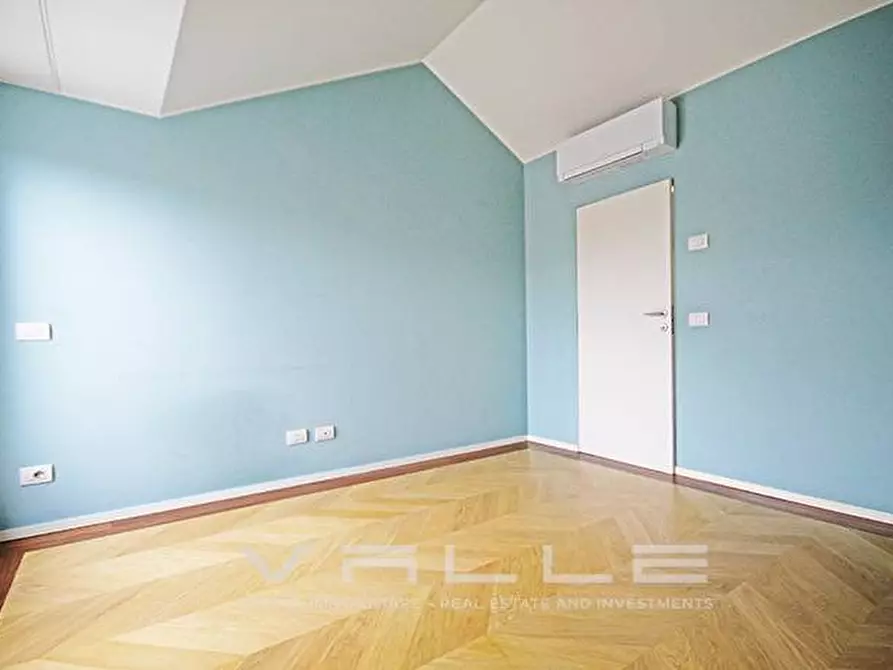 Immagine 20 di Attico in affitto  in via partigiani a Bergamo