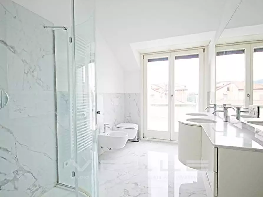 Immagine 14 di Attico in affitto  in via partigiani a Bergamo