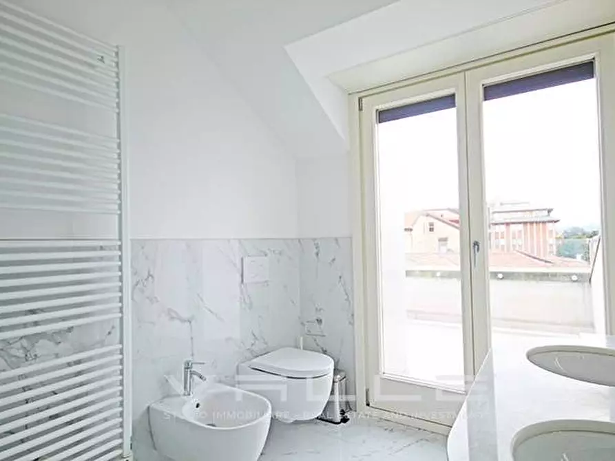 Immagine 15 di Attico in affitto  in via partigiani a Bergamo