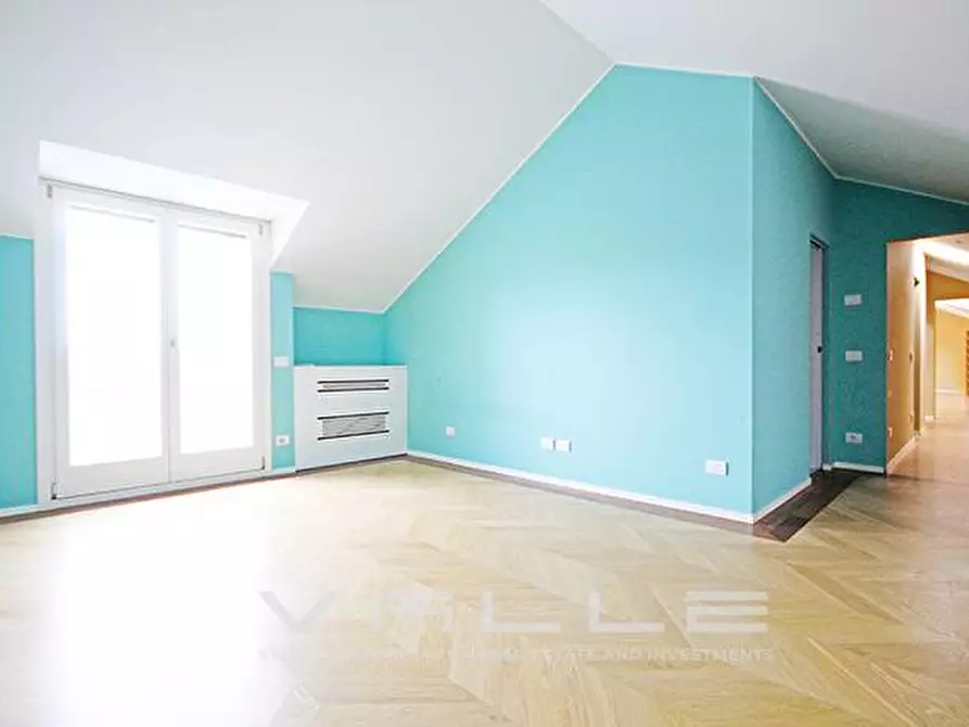 Immagine 21 di Attico in affitto  in via partigiani a Bergamo