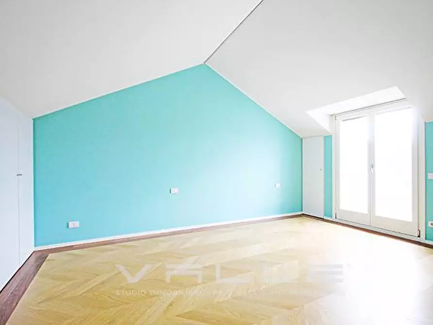 Immagine 22 di Attico in affitto  in via partigiani a Bergamo