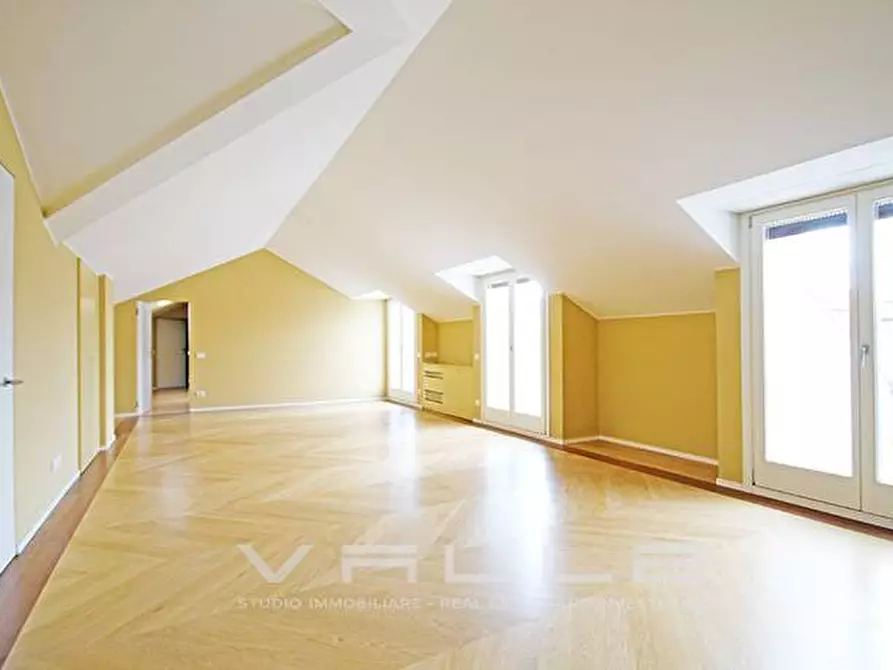 Immagine 9 di Attico in affitto  in via partigiani a Bergamo