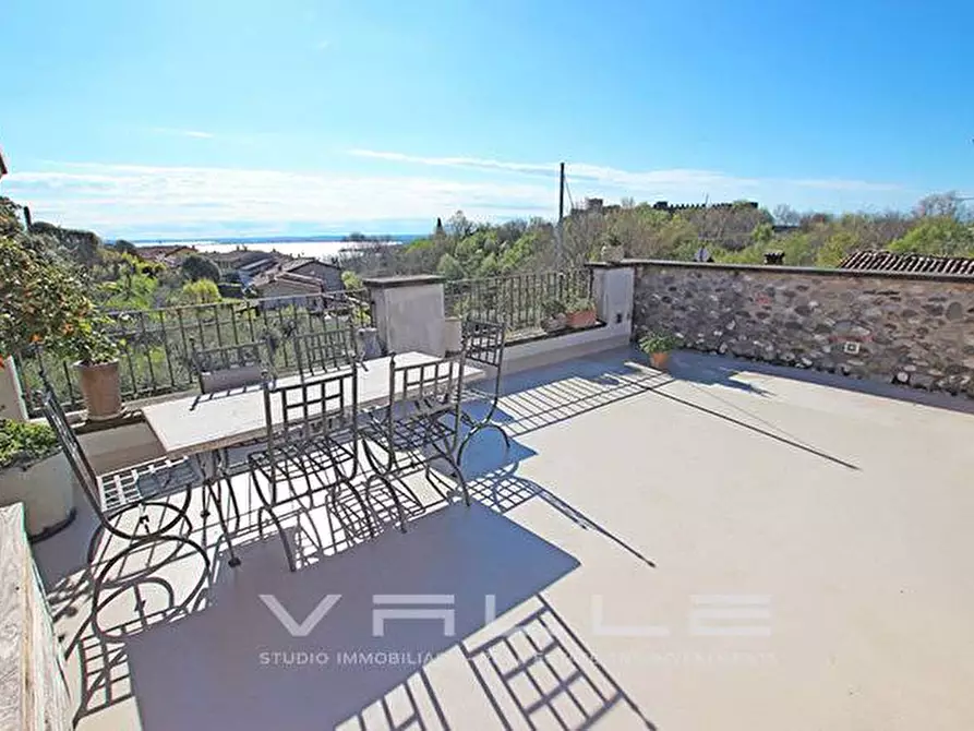 Immagine 1 di Attico in vendita  in via monte a Padenghe Sul Garda