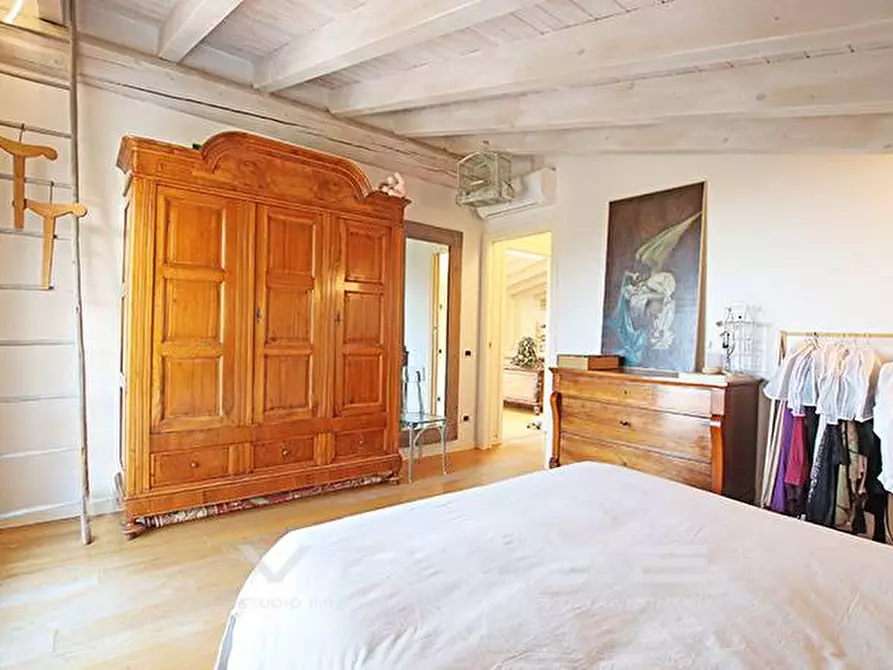 Immagine 26 di Attico in vendita  in via monte a Padenghe Sul Garda