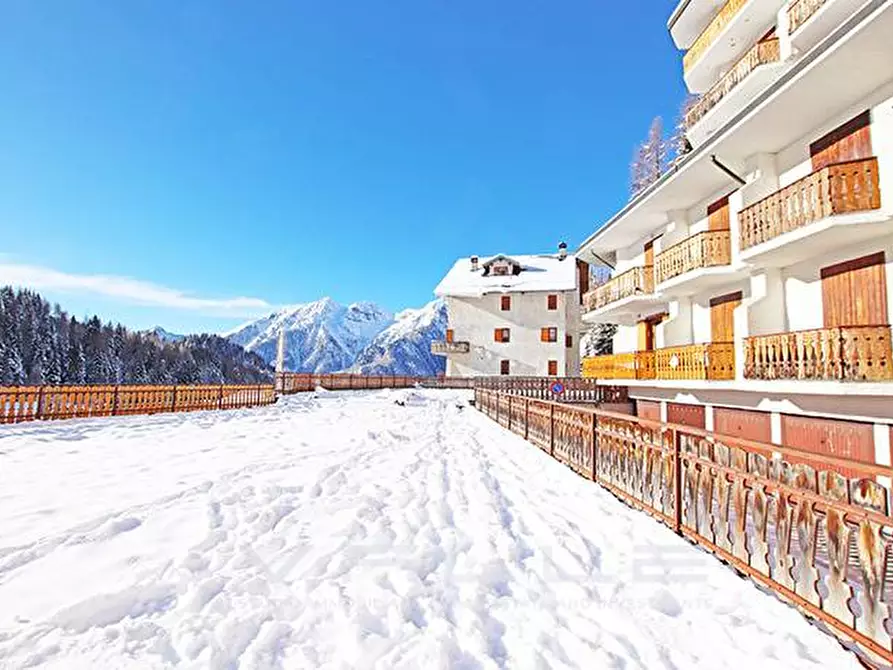 Immagine 12 di Appartamento in vendita  in via Moia 10 a Foppolo