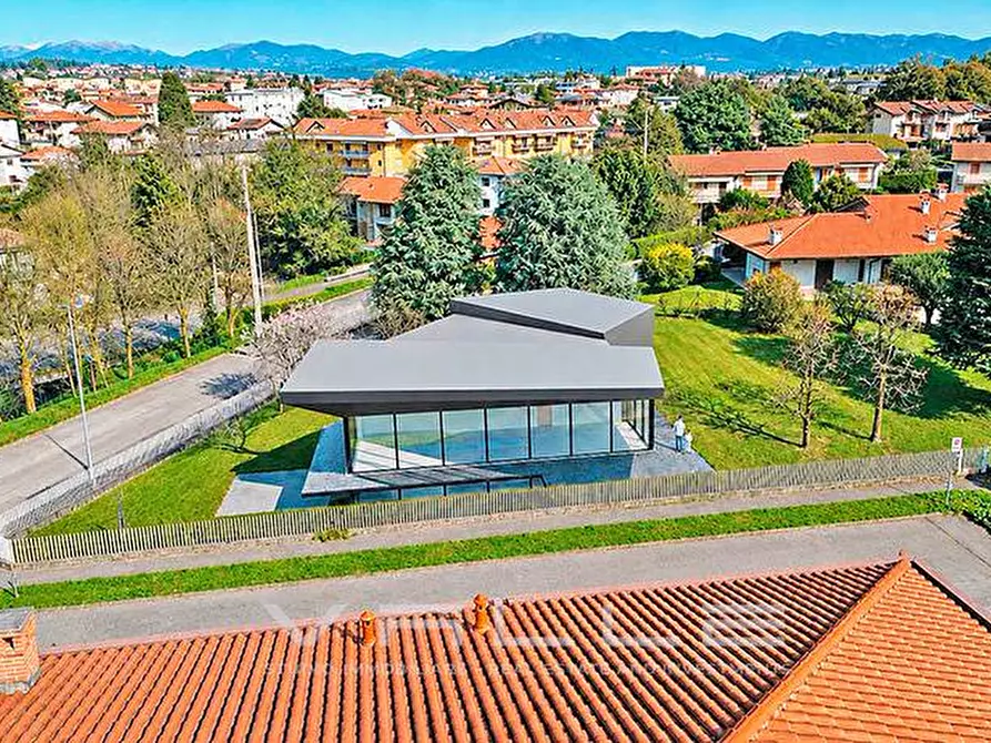 Immagine 2 di Villa in vendita  in via ippolito nievo a Mozzo