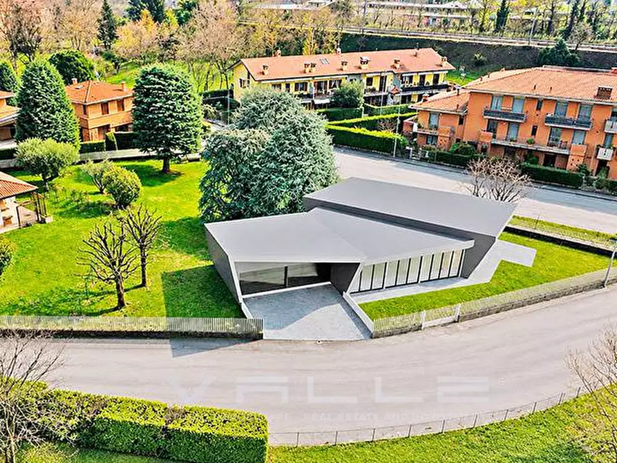 Immagine 3 di Villa in vendita  in via ippolito nievo a Mozzo