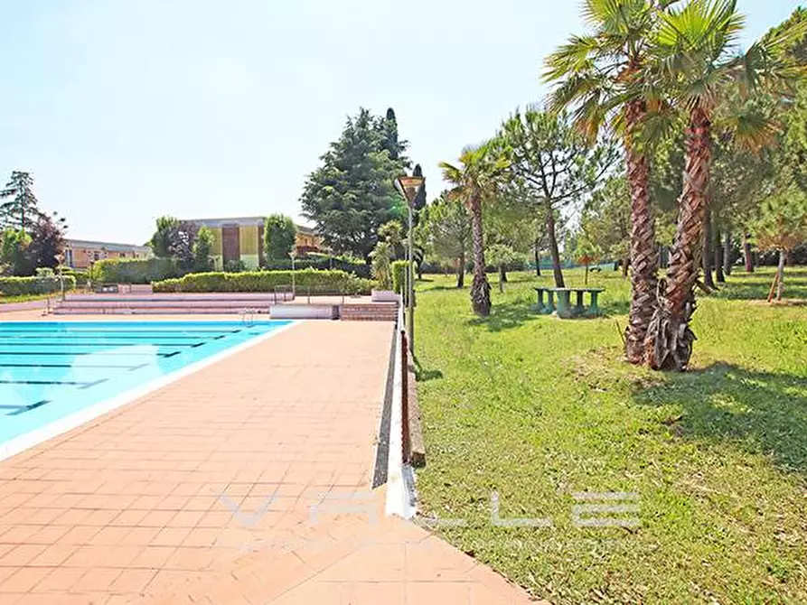 Immagine 11 di Appartamento in vendita  in via mazzini 1 a Padenghe Sul Garda