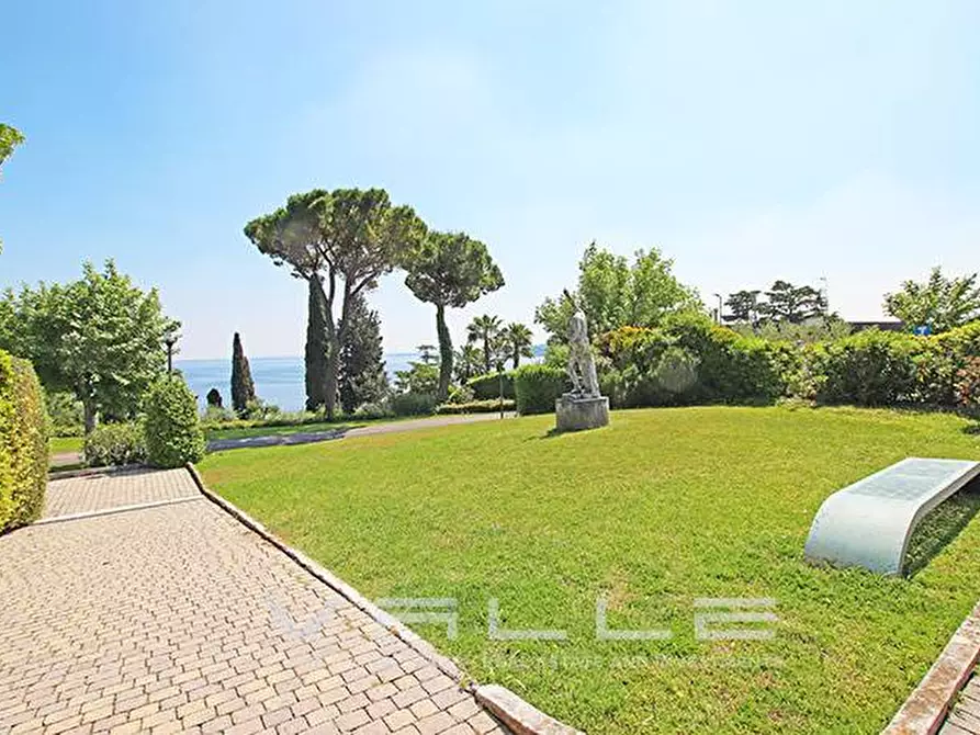 Immagine 12 di Appartamento in vendita  in via mazzini 1 a Padenghe Sul Garda