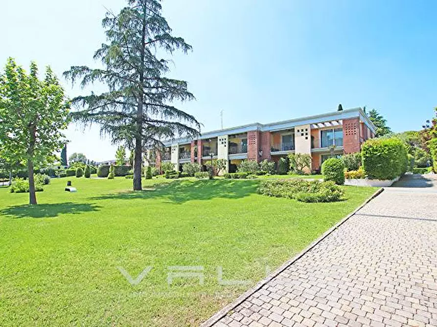 Immagine 13 di Appartamento in vendita  in via mazzini 1 a Padenghe Sul Garda