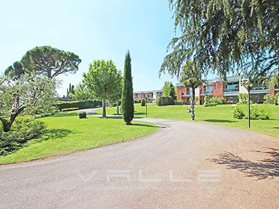 Immagine 14 di Appartamento in vendita  in via mazzini 1 a Padenghe Sul Garda