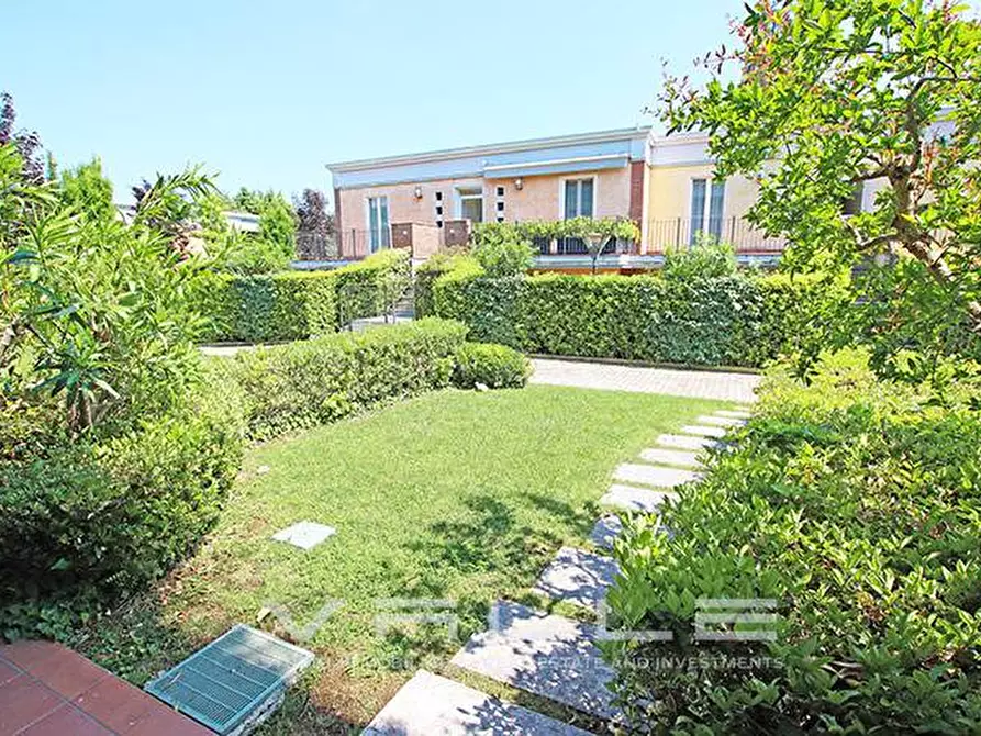 Immagine 19 di Appartamento in vendita  in via mazzini 1 a Padenghe Sul Garda