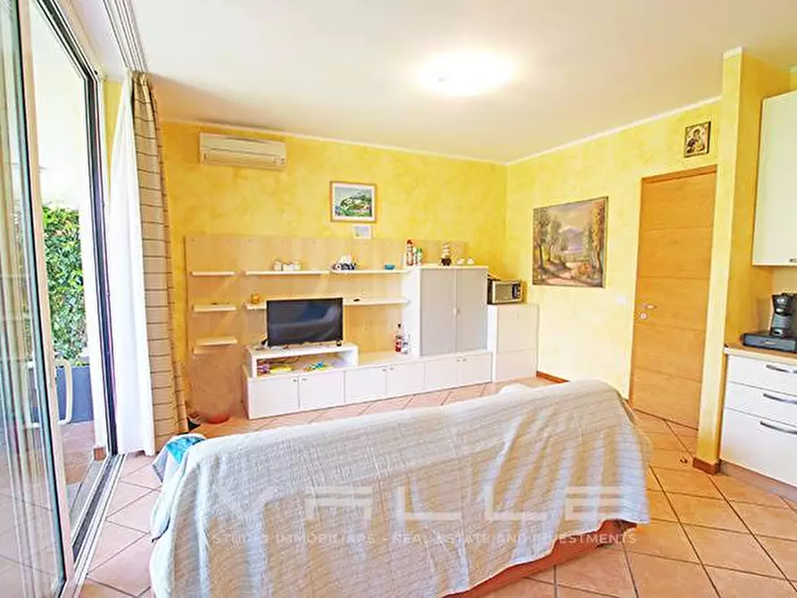 Immagine 23 di Appartamento in vendita  in via mazzini 1 a Padenghe Sul Garda