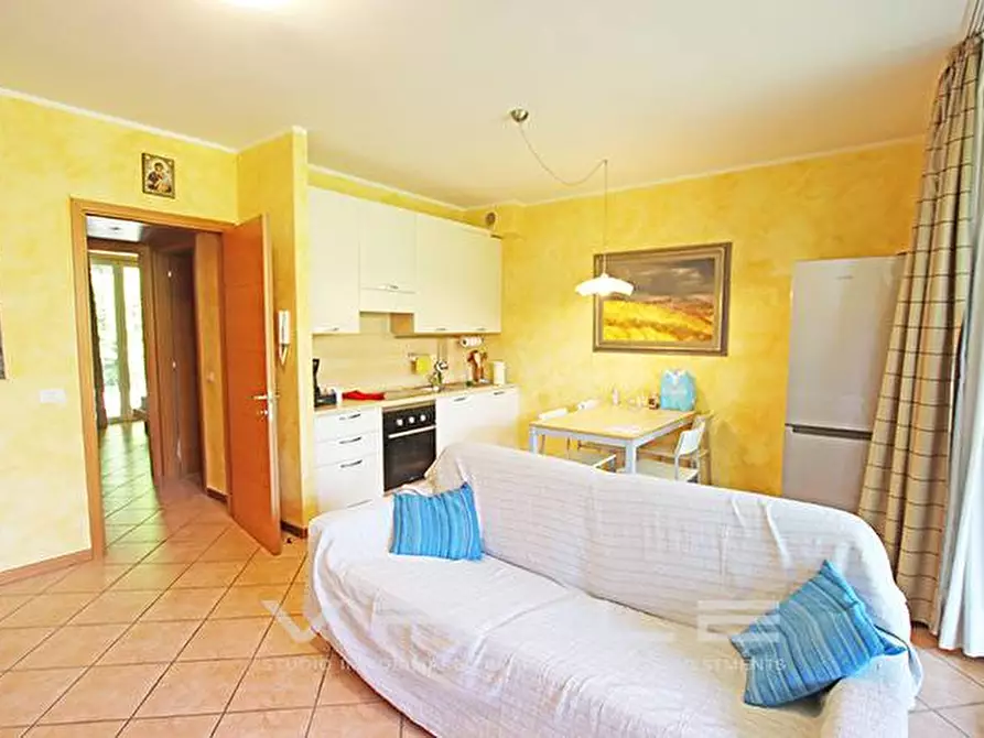 Immagine 25 di Appartamento in vendita  in via mazzini 1 a Padenghe Sul Garda