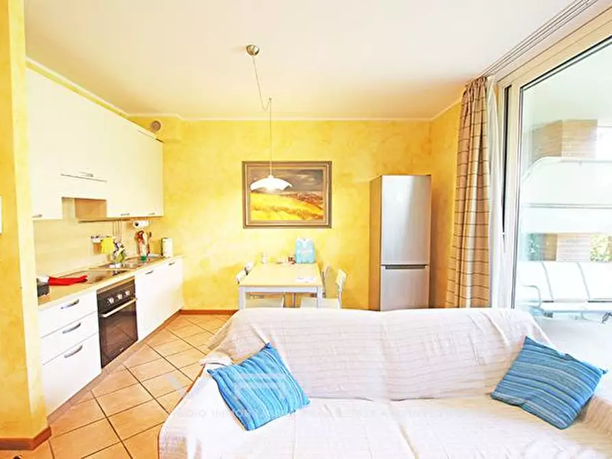 Immagine 28 di Appartamento in vendita  in via mazzini 1 a Padenghe Sul Garda