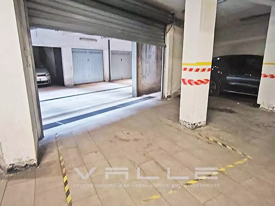 Immagine 1 di Box auto in affitto  in via s. orsola a Bergamo
