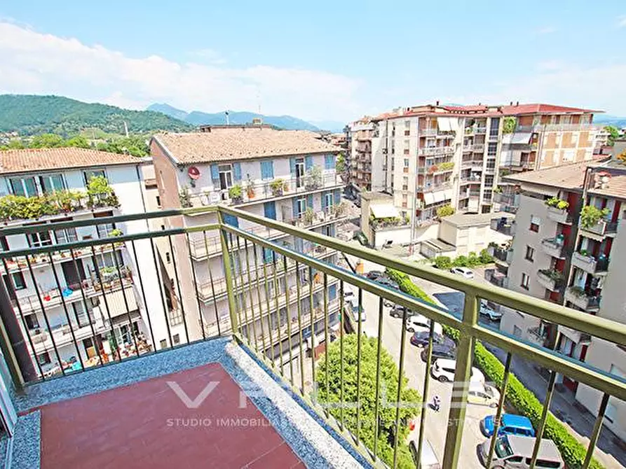 Immagine 2 di Appartamento in vendita  in via longo a Bergamo