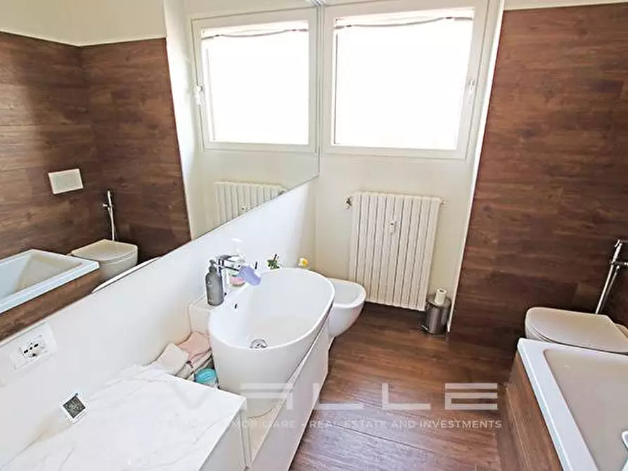 Immagine 15 di Appartamento in vendita  in via longo a Bergamo